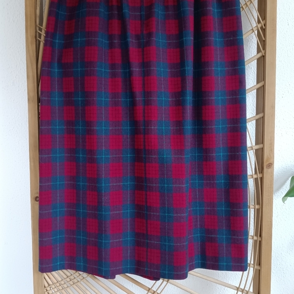 Vintage Pendleton Plaid Pleated Wool Skirt / Size 16 - Picture 9 of 11
